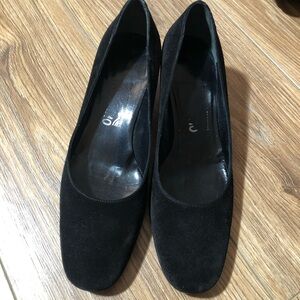 Salvatore Ferragamo Black Suede Round Toe Kitty Heels Shoes Size 9.5